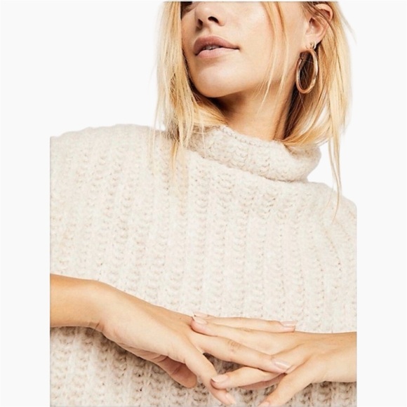 FREE PEOPLE | Fluffy Fox Boxy Chunky Knit Turtleneck Sweater in Pearl | Sz XS - Picture 9 of 15